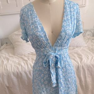 Lulu’s blue floral mini dress